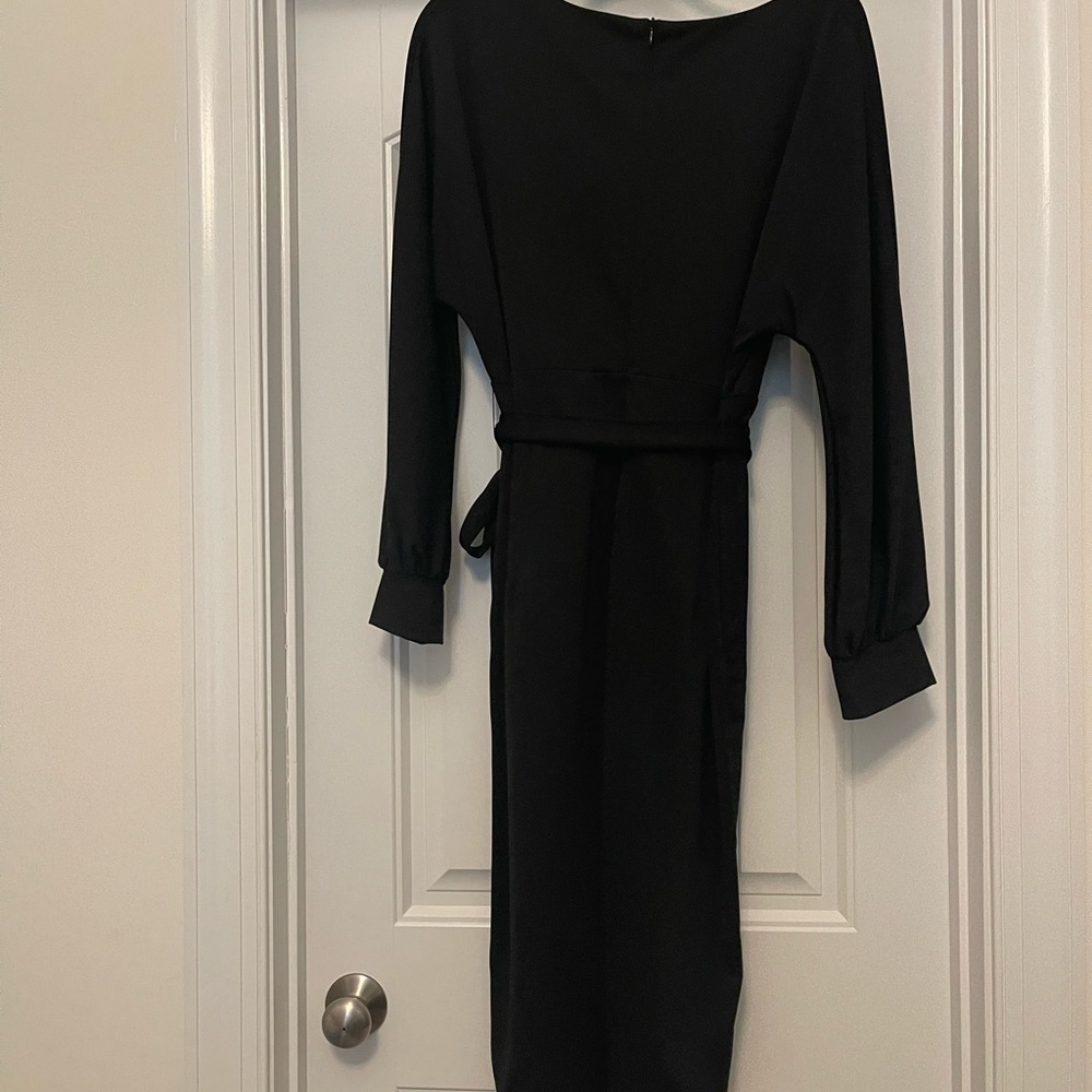 Elegant Black Women's Dress - Picture 4 of 5